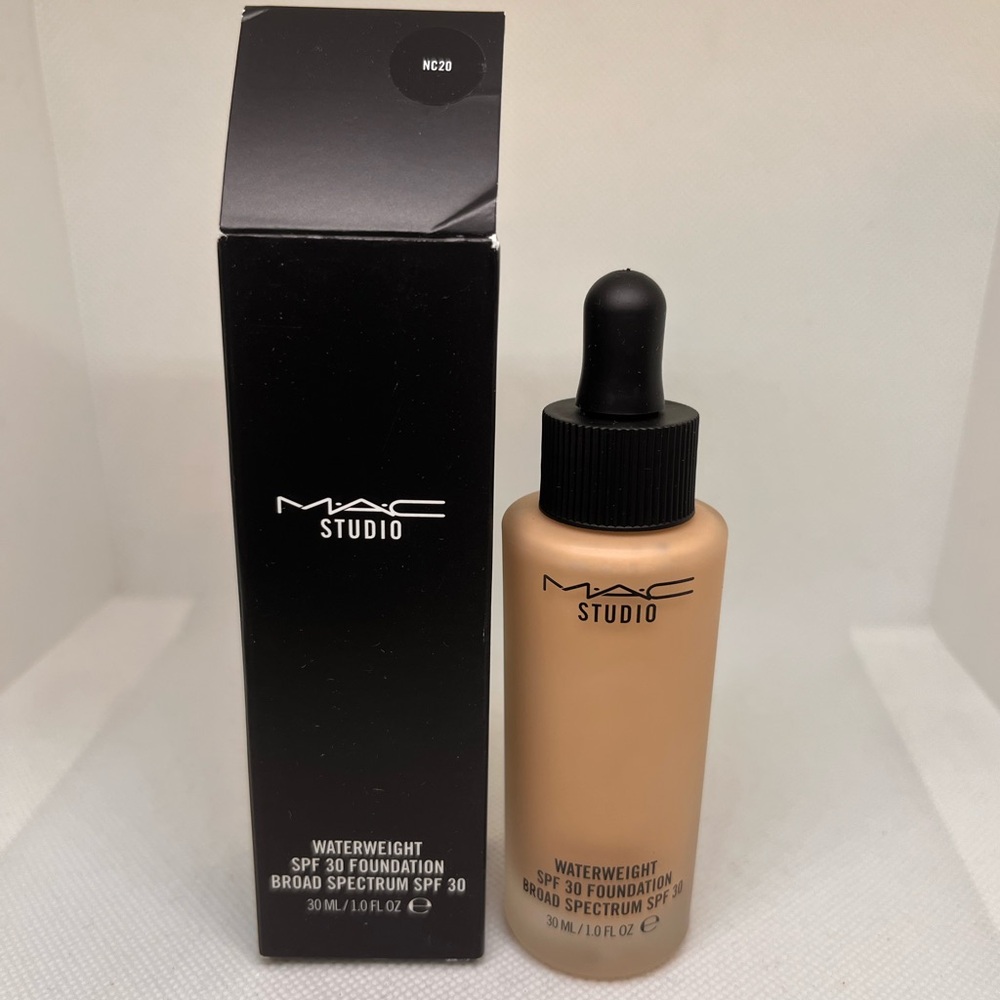 New NC20 Mac Studio Waterweight SPF30 Foundation Sheer Coverage Brand New in Box